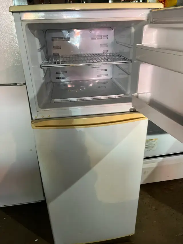 Used Fridge 24' for Sale – Good Condition - Photo 2