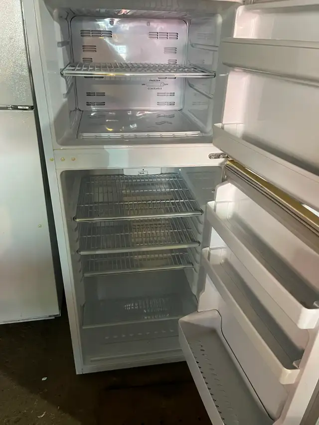Used Fridge 24' for Sale – Good Condition - Photo 3