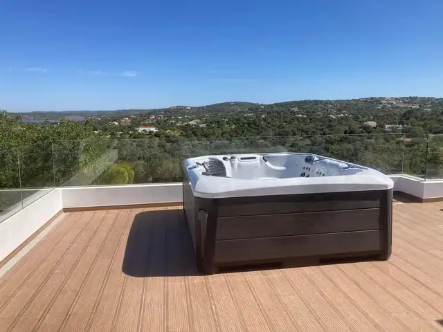 SATURN HOT TUB FOR SALE