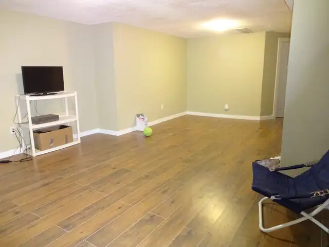 Pineridge 2 bedroom legal bsmt suite,sep entranc$1100/m  40% UT - Photo 2
