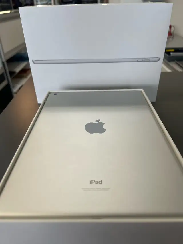IPad 9th Gen 64GB with Box - Photo 5