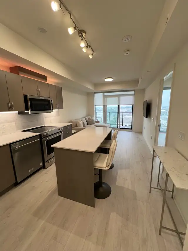 1 BED 2 BATH VAUGHAN MILLS FURNSIHED UPGRADED! - Photo 2
