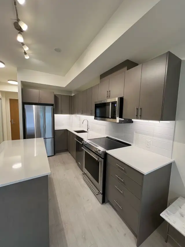 1 BED 2 BATH VAUGHAN MILLS FURNSIHED UPGRADED! - Photo 3
