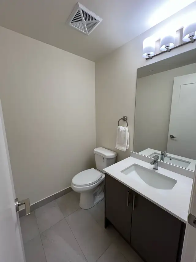 1 BED 2 BATH VAUGHAN MILLS FURNSIHED UPGRADED! - Photo 5