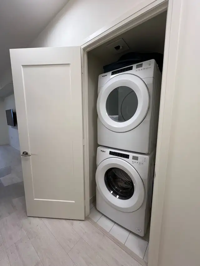 1 BED 2 BATH VAUGHAN MILLS FURNSIHED UPGRADED! - Photo 8