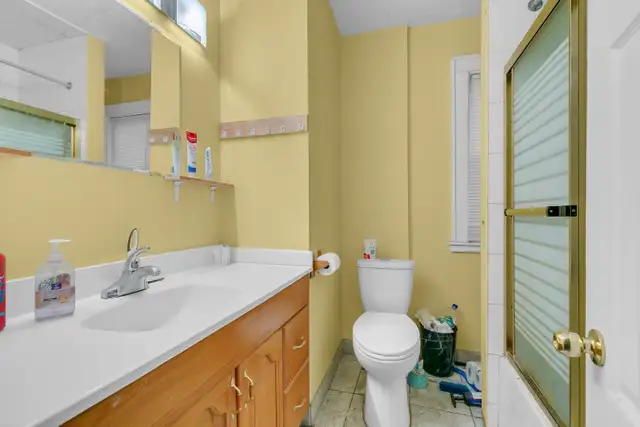 Brick 2StoreyHome with Garage Big 6Bed 3Bath For Sale in Windsor - Photo 6