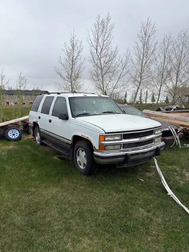 99 Tahoe parts truck - Photo 2