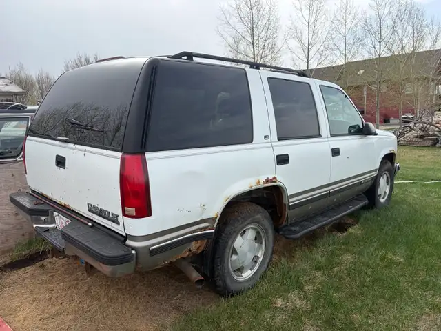 99 Tahoe parts truck - Photo 3