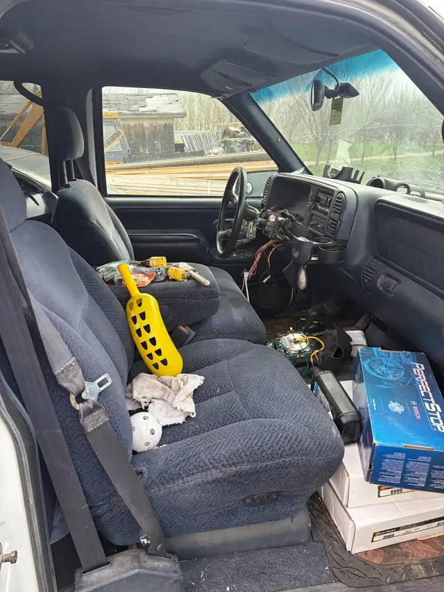 99 Tahoe parts truck - Photo 4