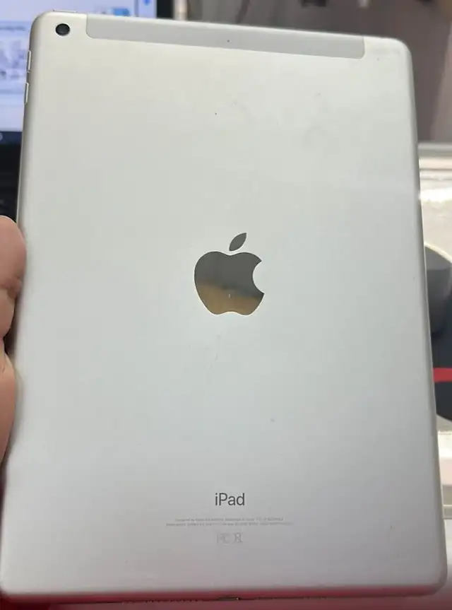 Apple iPad 6th Gen (A1954) – 128GB – Silver