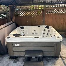3 PUMP BENCH HOT TUB