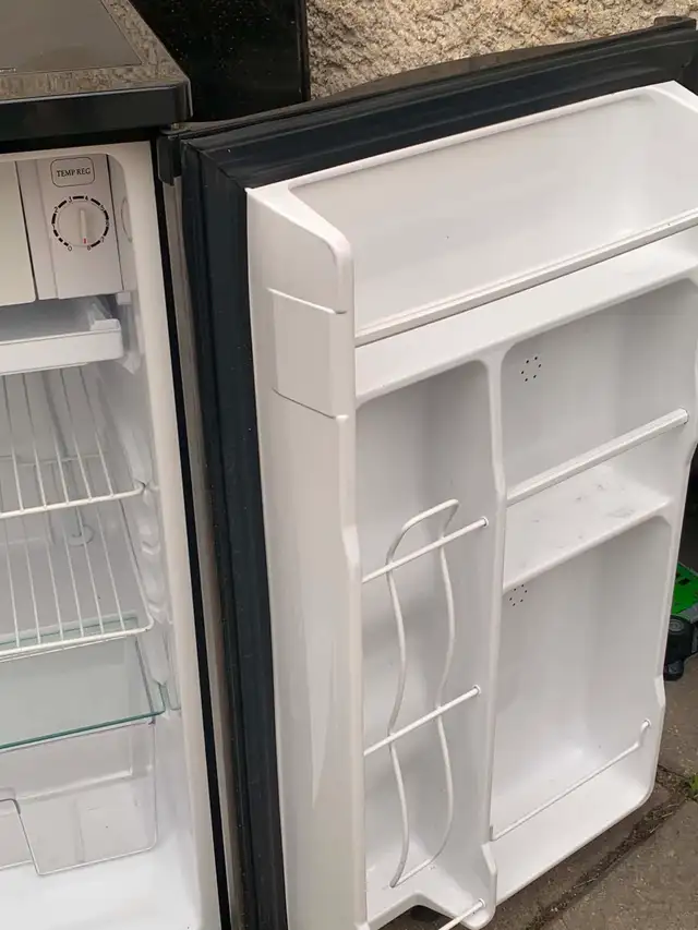 Sylvania mini fridge - Photo 5