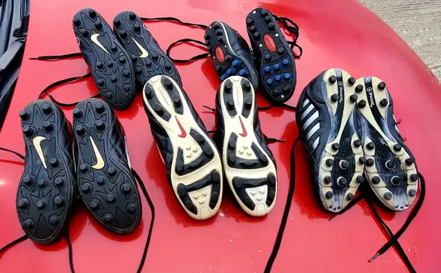5 pairs Soccer Shoes Cleats size 3-7 Nike & Spalding . - Photo 3