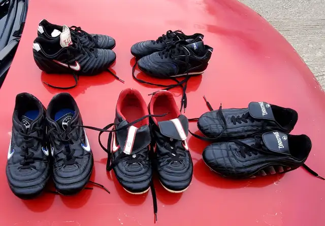 5 pairs Soccer Shoes Cleats size 3-7 Nike & Spalding . - Photo 4