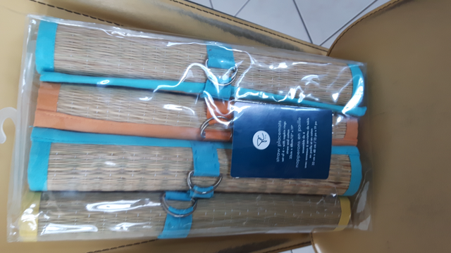 4 NAPPERONS NEUFS EN PAILLE 13'x19' SCELLÉS DANS EMBALAGE $20.0 - Photo 2