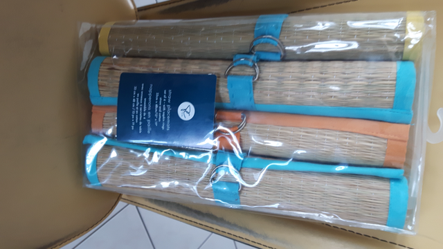 4 NAPPERONS NEUFS EN PAILLE 13'x19' SCELLÉS DANS EMBALAGE $20.0 - Photo 3