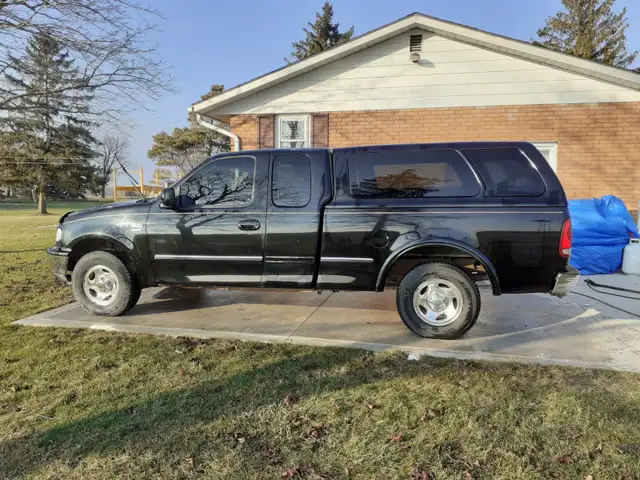 1998 Ford F-150 - Photo 2