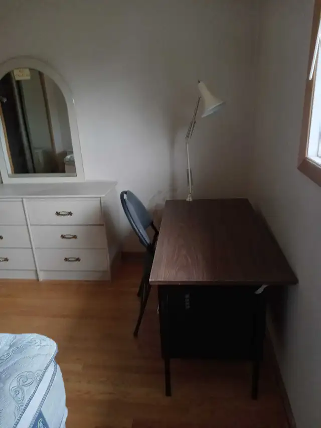BEAUTIFUL LARGE BEDROOM - Photo 3