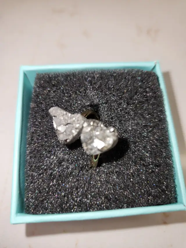 Jolie bague pour femme avec 2 coeurs (6.5) - Photo 2