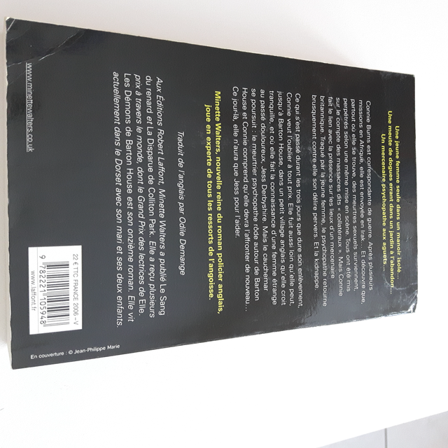 BON ROMAN NEUF DE MINETTE WALTERS LES DÉMONS DE 379 PAGES: $5.00 - Photo 2
