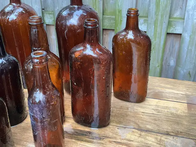 Antique Amber Glass Bottles ! - Photo 4