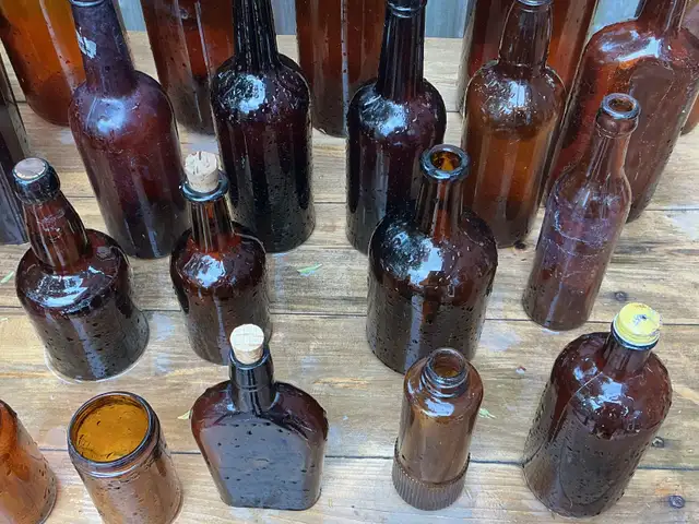 Antique Amber Glass Bottles ! - Photo 5