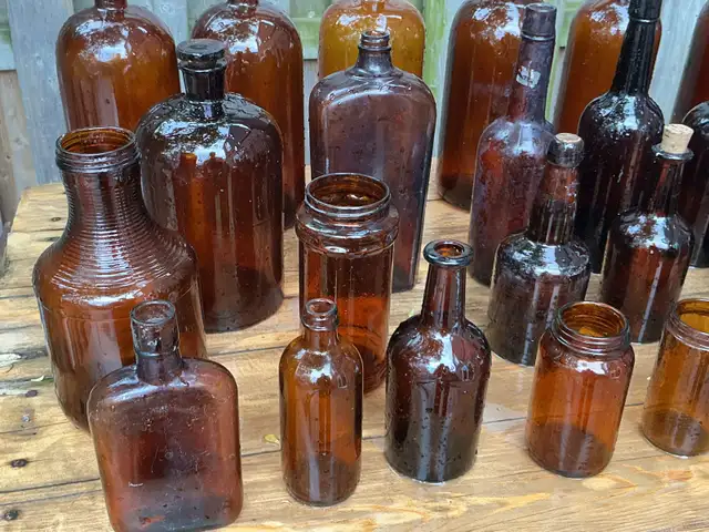 Antique Amber Glass Bottles ! - Photo 7