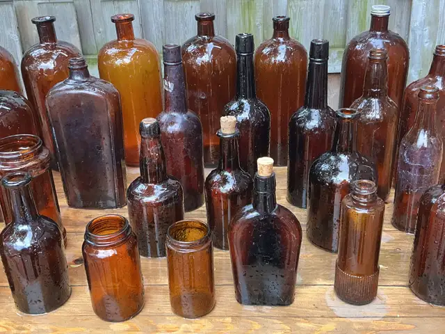 Antique Amber Glass Bottles ! - Photo 8