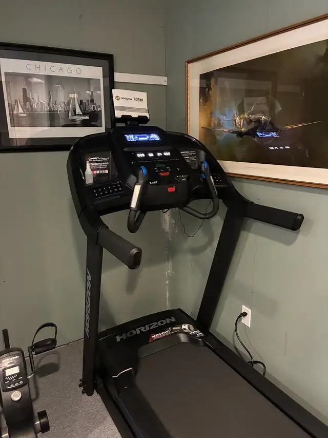 Horizon folding treadmill 7.0 AT - Photo 2