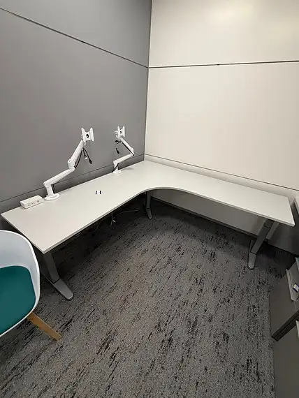 Steelcase Ology L-Shape Desk – 78’ x 78’ Workstation - Photo 3
