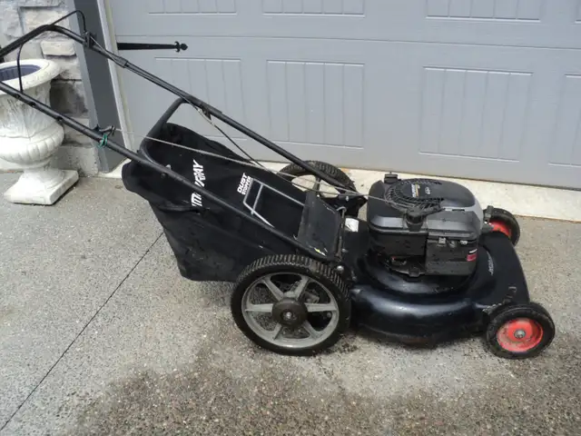 AWESOME MOWER! Briggs & Stratton 22' MOWER