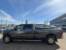 2022 RAM 3500 LARAMIE 4X4 / 8 FT BOX / ONE OWNER ACCIDENT FREE - Photo 2