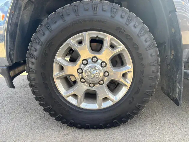 2022 RAM 3500 LARAMIE 4X4 / 8 FT BOX / ONE OWNER ACCIDENT FREE - Photo 10