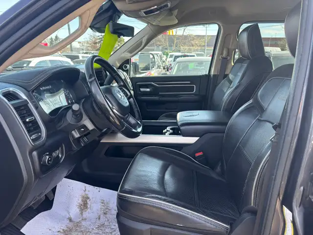 2022 RAM 3500 LARAMIE 4X4 / 8 FT BOX / ONE OWNER ACCIDENT FREE - Photo 12