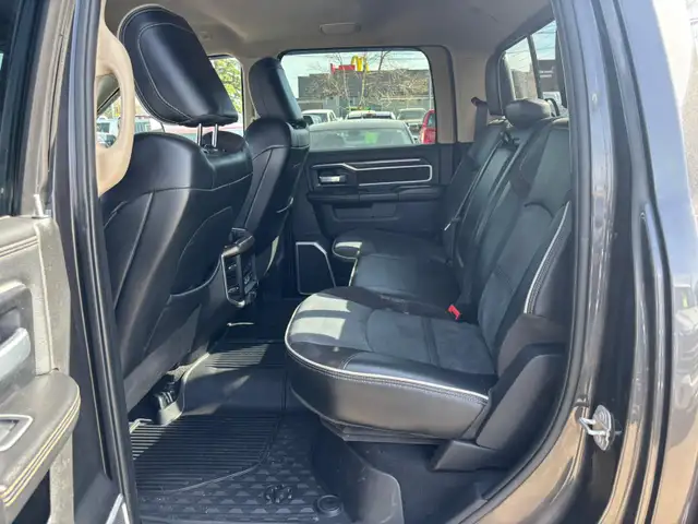 2022 RAM 3500 LARAMIE 4X4 / 8 FT BOX / ONE OWNER ACCIDENT FREE - Photo 13