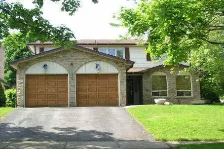 2000 SQ FT(401/BROCK)PICKER4 BEDROOM BSMT VACANT 4 BATH GO STN
