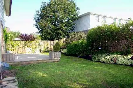2000 SQ FT(401/BROCK)PICKER4 BEDROOM BSMT VACANT 4 BATH GO STN - Photo 4
