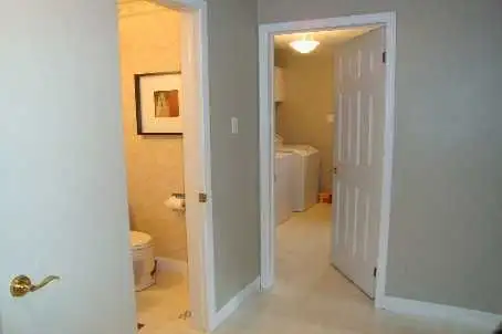 2000 SQ FT(401/BROCK)PICKER4 BEDROOM BSMT VACANT 4 BATH GO STN - Photo 5