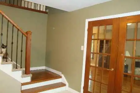 2000 SQ FT(401/BROCK)PICKER4 BEDROOM BSMT VACANT 4 BATH GO STN - Photo 8