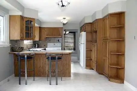 2000 SQ FT(401/BROCK)PICKER4 BEDROOM BSMT VACANT 4 BATH GO STN - Photo 9