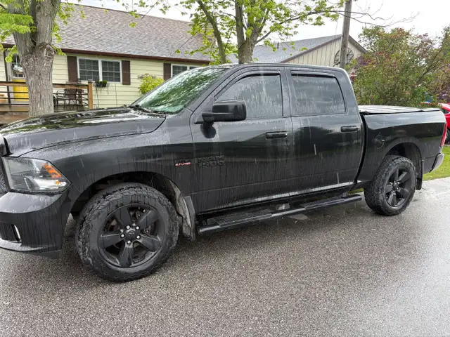 2018 Ram 1500 Express  5.7 hemi 6 speed auto Needs work