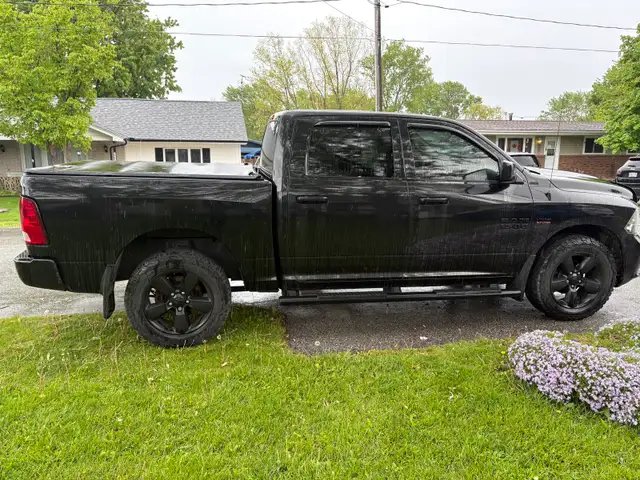 2018 Ram 1500 Express  5.7 hemi 6 speed auto Needs work - Photo 2