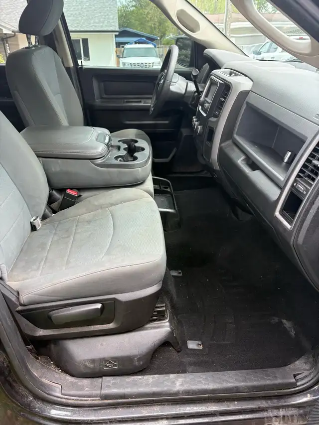 2018 Ram 1500 Express  5.7 hemi 6 speed auto Needs work - Photo 5