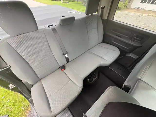 2018 Ram 1500 Express  5.7 hemi 6 speed auto Needs work - Photo 8