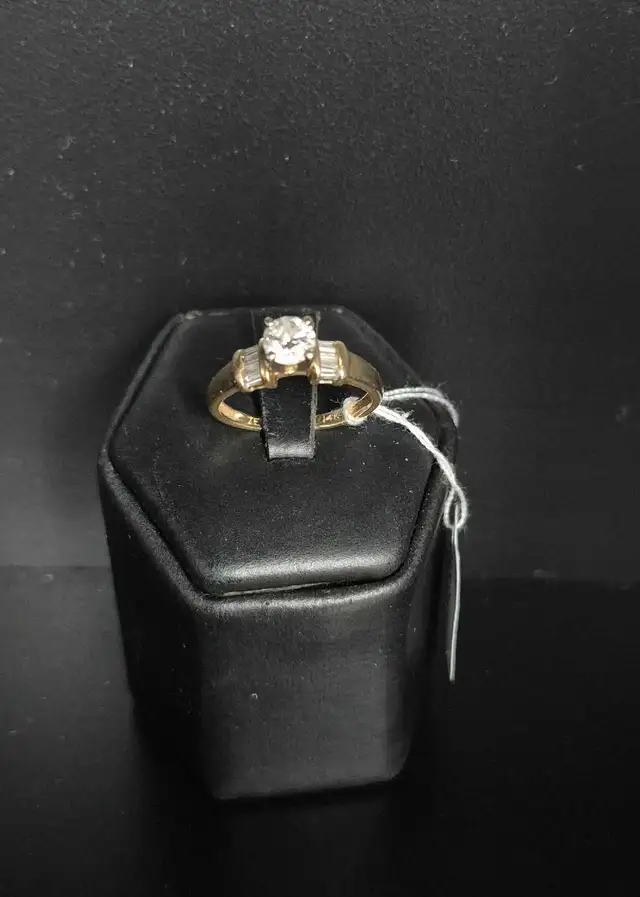 SZ 6 Ladies 14k Gold diamond ring (23820061)