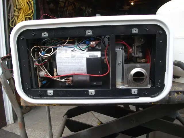 RV PROPANE FURNACE - Photo 3