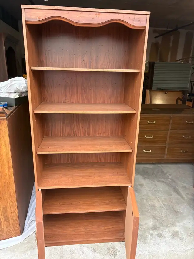 Free delivery used Wooden Bookshelf with 6 Shelves