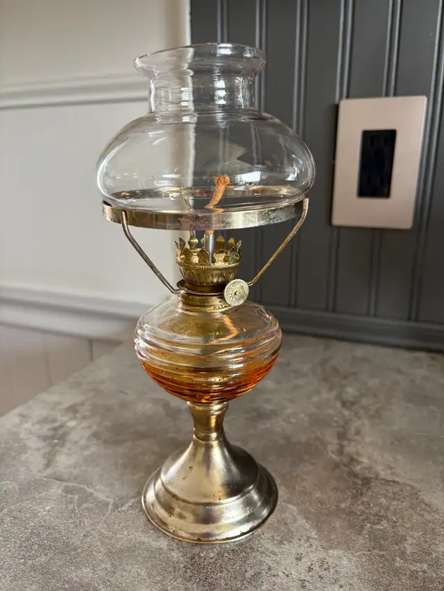 Assortment of antique lamps. - Photo 4