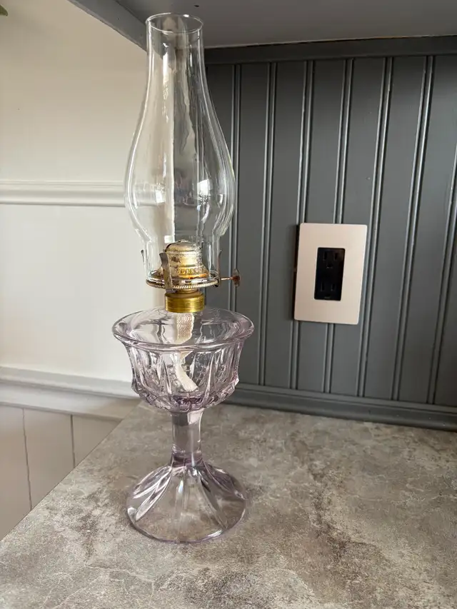 Assortment of antique lamps. - Photo 5