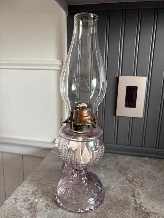 Assortment of antique lamps. - Photo 6